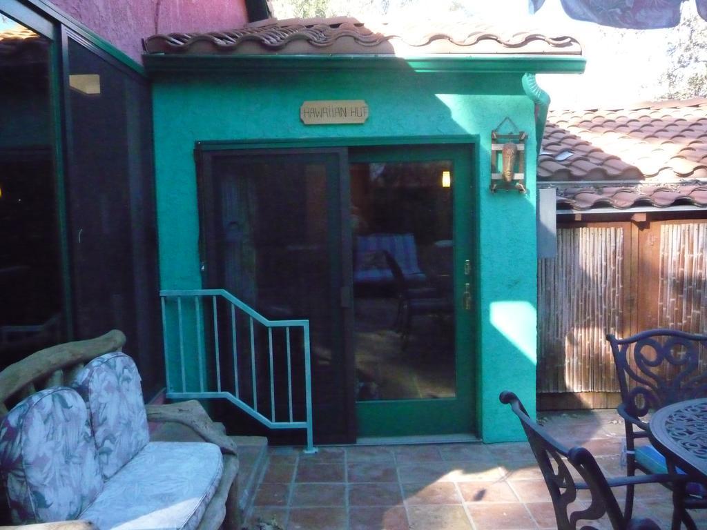 Woodland Hills Calabasas Guesthouses Лос-Анджелес Экстерьер фото