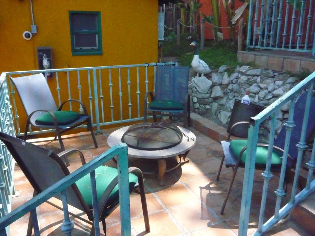 Woodland Hills Calabasas Guesthouses Лос-Анджелес Экстерьер фото