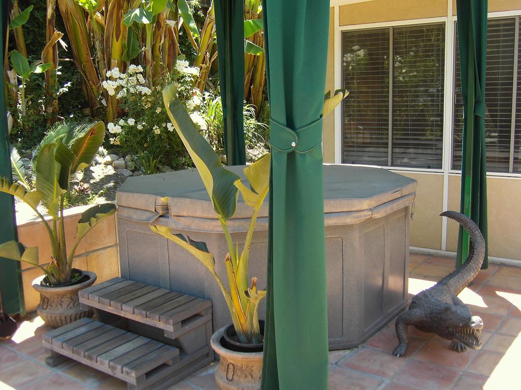 Woodland Hills Calabasas Guesthouses Лос-Анджелес Экстерьер фото