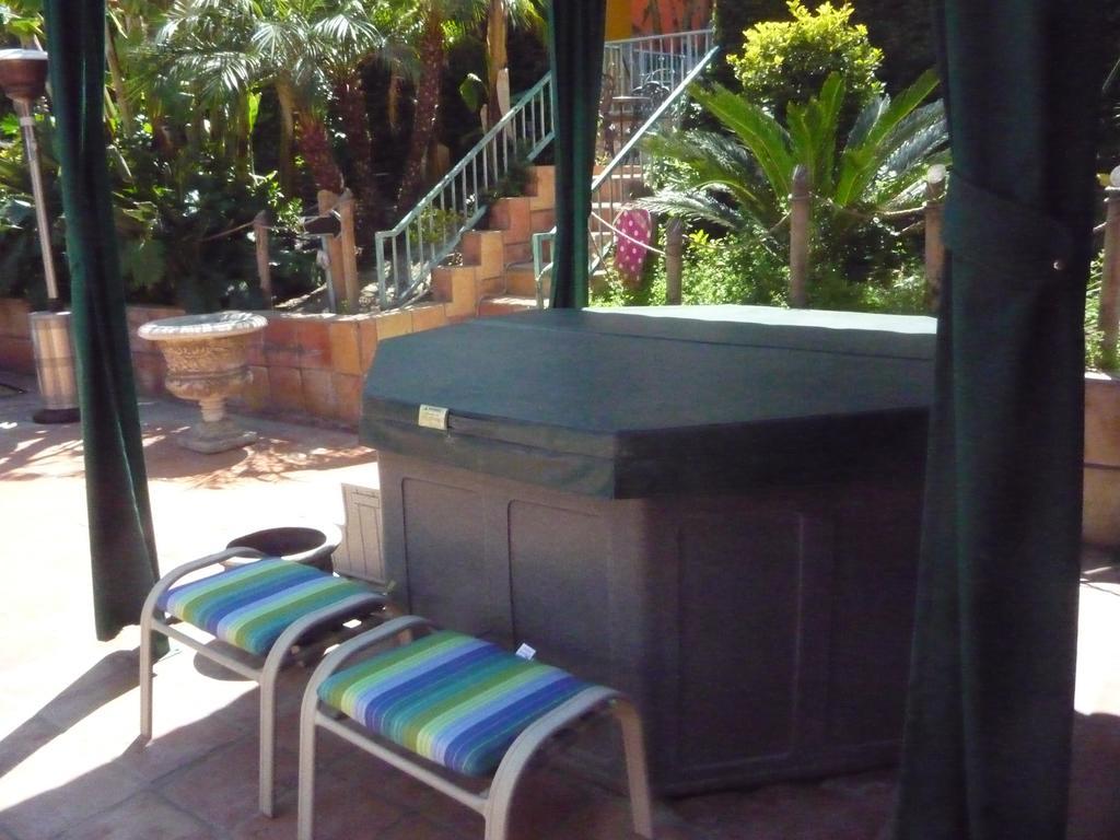 Woodland Hills Calabasas Guesthouses Лос-Анджелес Экстерьер фото