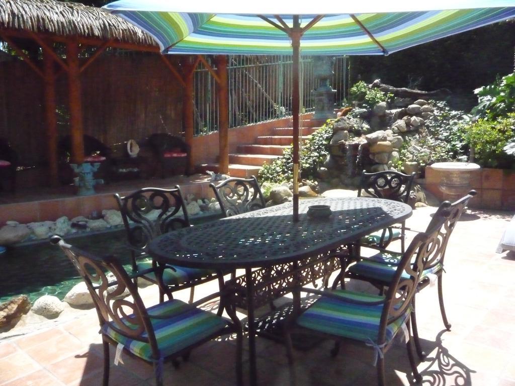 Woodland Hills Calabasas Guesthouses Лос-Анджелес Экстерьер фото