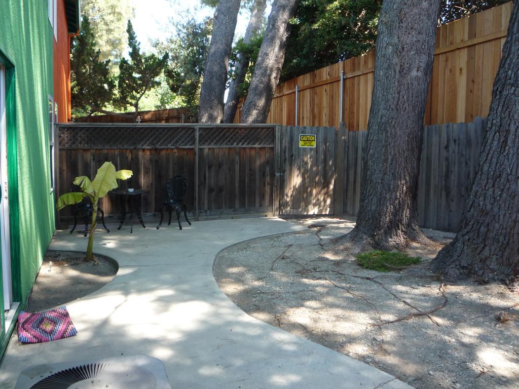 Woodland Hills Calabasas Guesthouses Лос-Анджелес Экстерьер фото